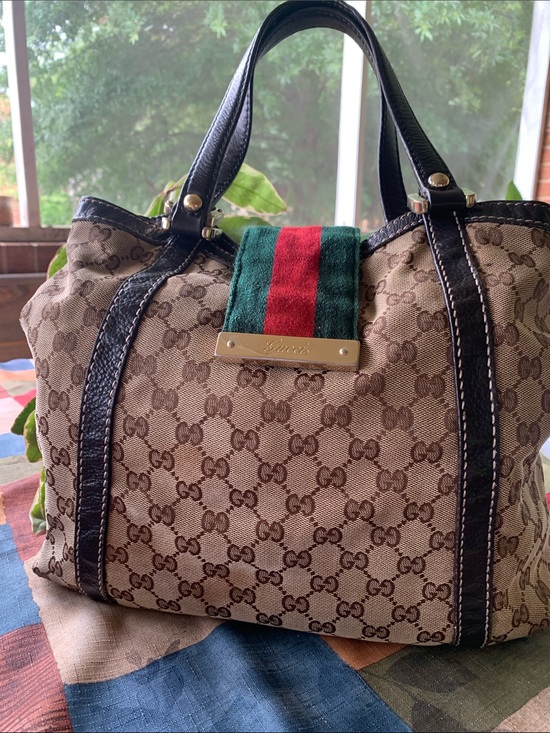Gucci Handbags - Gucci Sherry line  GG Supreme  Tote bag